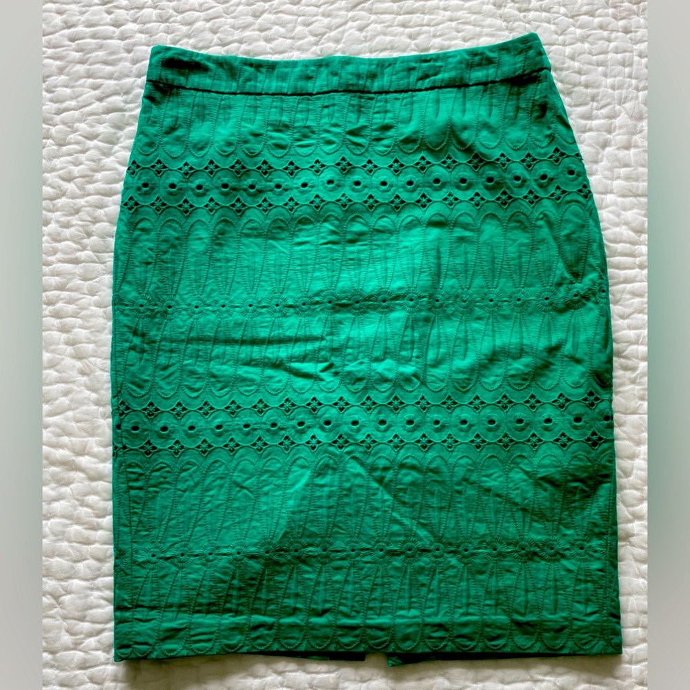 LOFT Kelly green eyelet embroidered pencil skirt